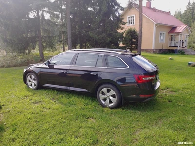 Skoda Superb 2018, photo 6/13