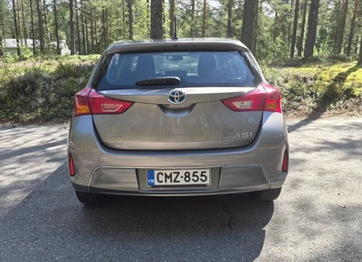 Toyota Auris 1,8 Hybrid Active 2014, kuva 3/5