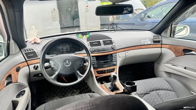 Mercedes-Benz E 220 2004, kuva 3/22