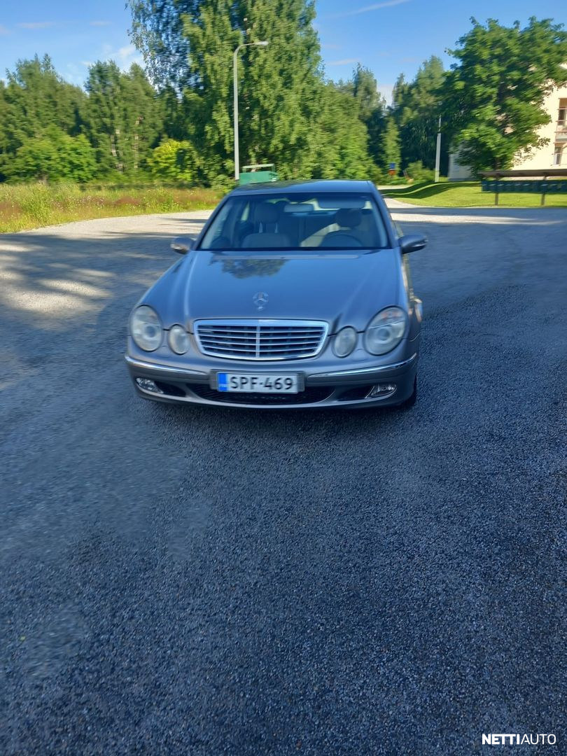 Mercedes-Benz E 240