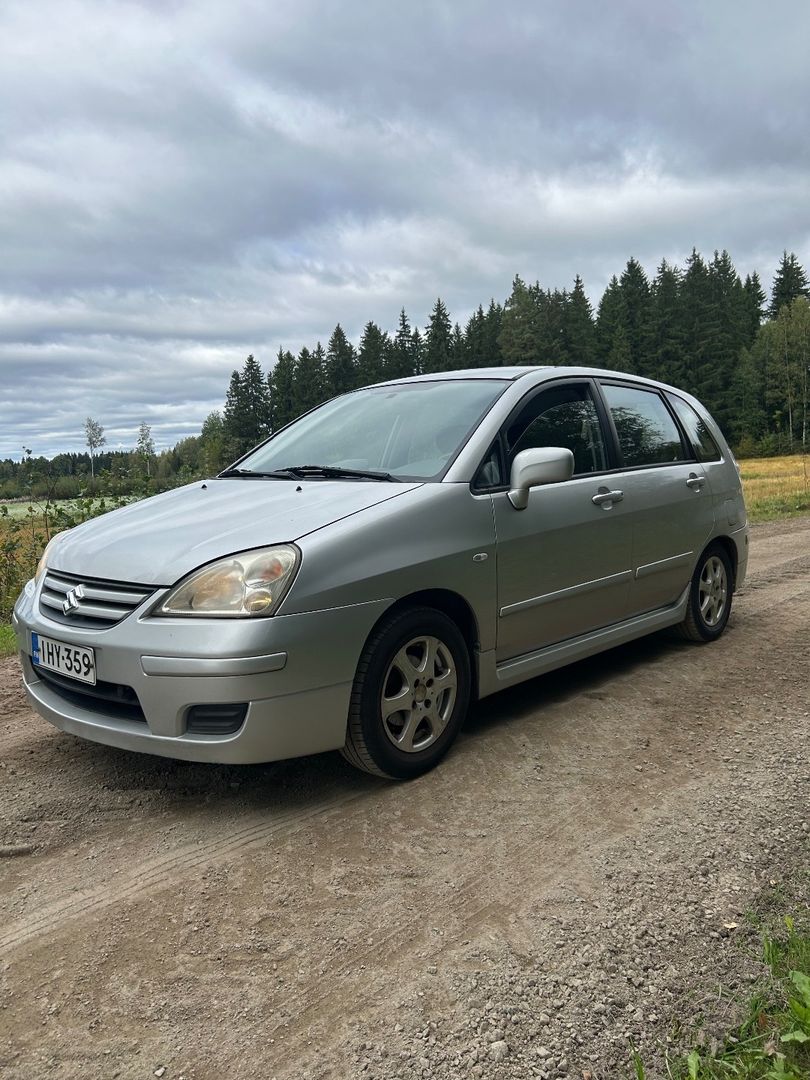 Suzuki Liana