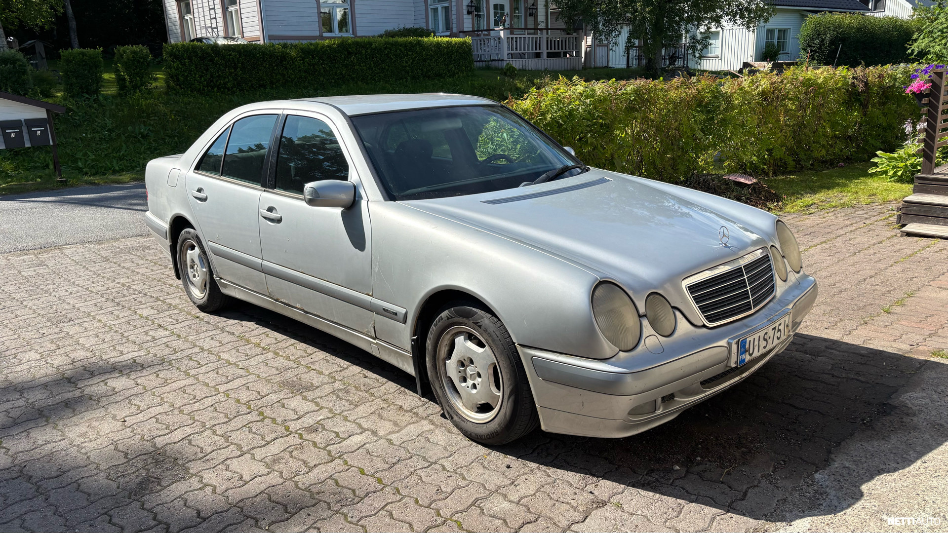 Mercedes-Benz E 200