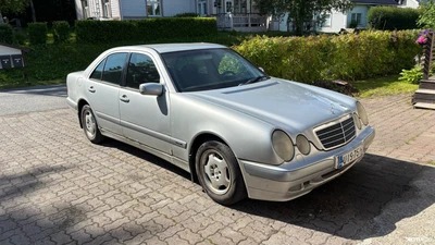 Mercedes-Benz E 200 2000, photo 1/9