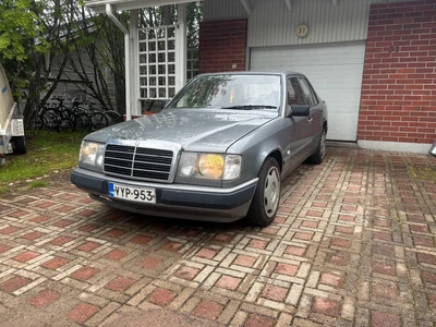 Mercedes-Benz 124 1988, kuva 1/6