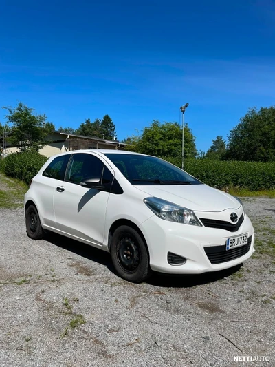 Toyota Yaris 1,0 VVT-i Life 3ov 2013, photo 2/13