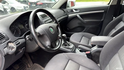 Skoda Octavia 1,6 FSI Elegance 2005, kuva 7/11
