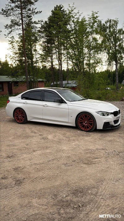 BMW 330 2017, photo 1/2