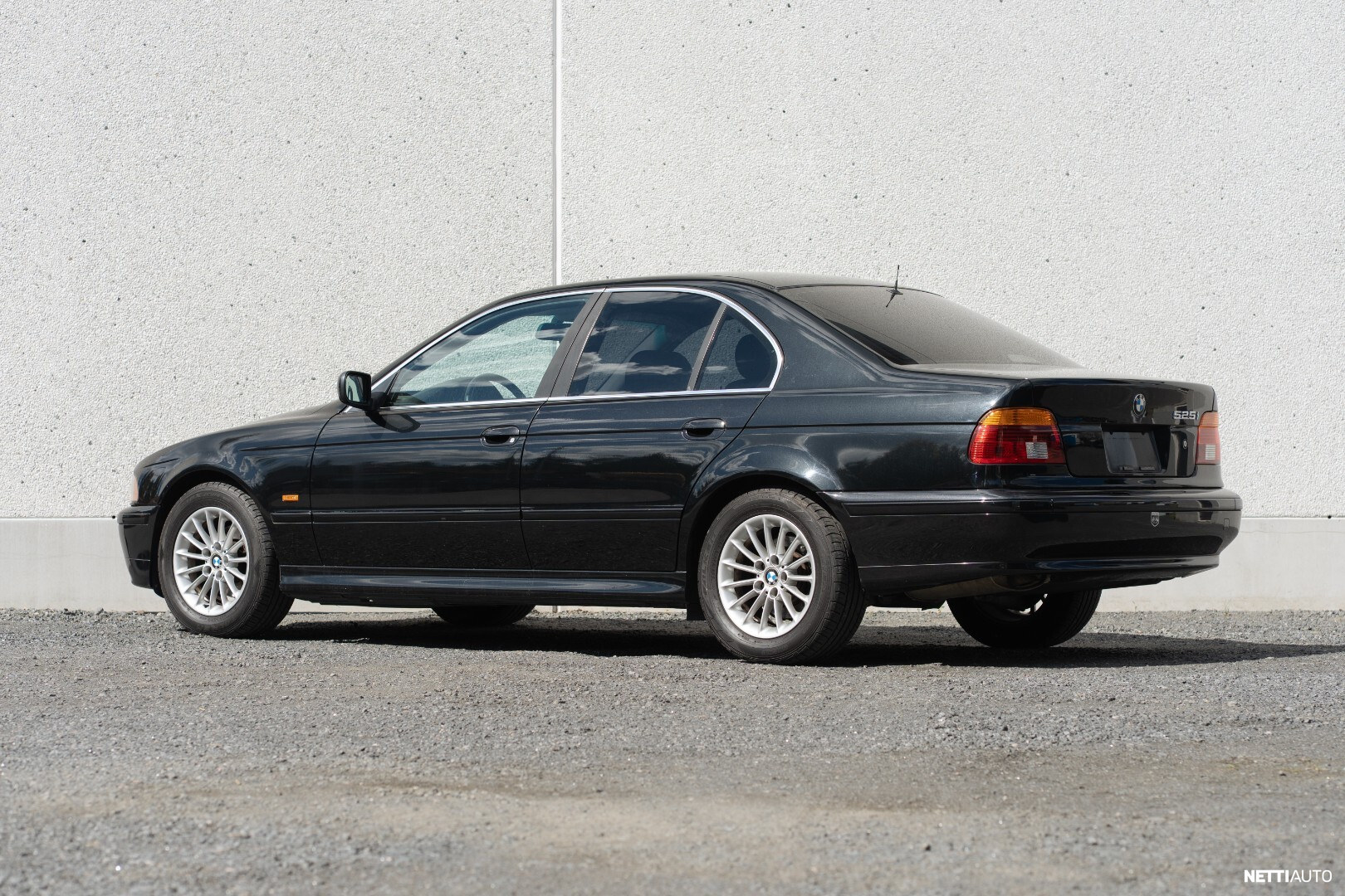 BMW 525