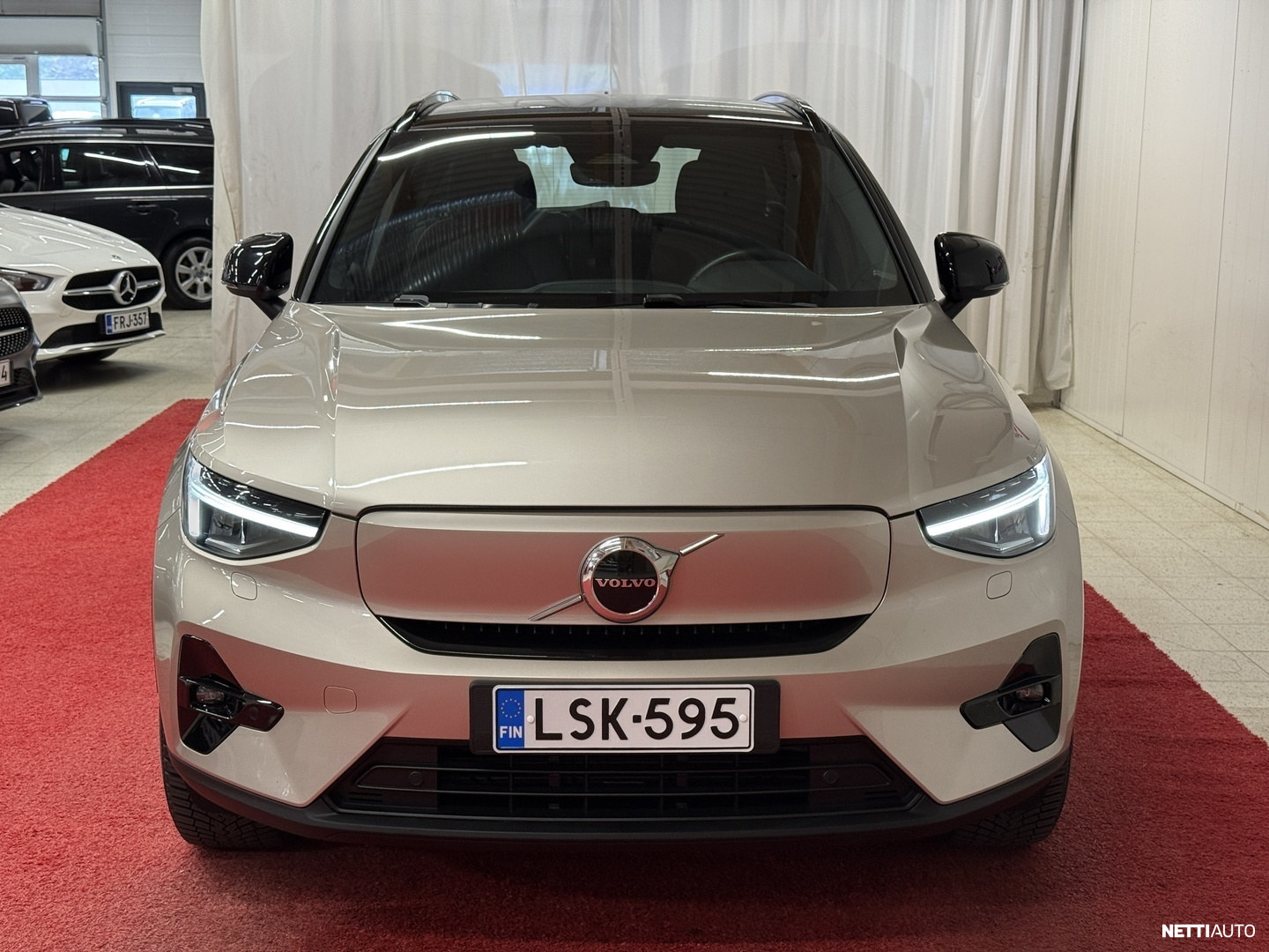 Volvo XC40 2023, photo 3/23