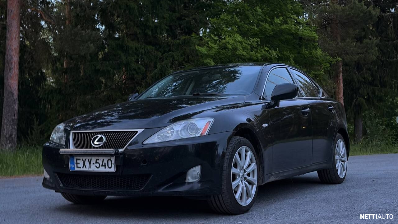 Lexus IS