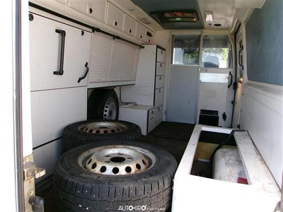 Mercedes-Benz 212 1997, kuva 7/10