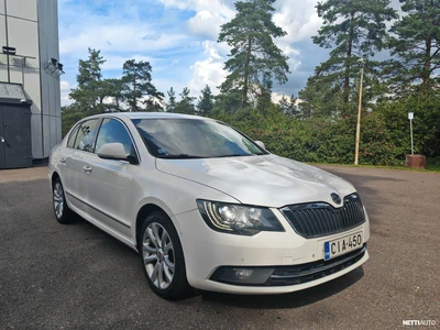 Skoda Superb 2014, photo 1/10