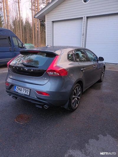 Volvo V40 D3 Dynamic Edition aut 2019, photo 2/6