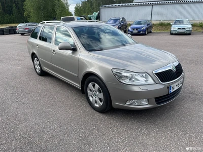 Skoda Octavia Combi 1,8 TSI Elegance 2012, kuva 2/10