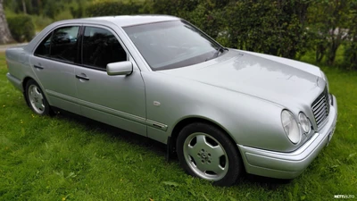 Mercedes-Benz E Avantgarde 1996, kuva 7/10