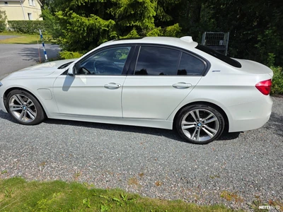 BMW 330 2016, photo 5/12