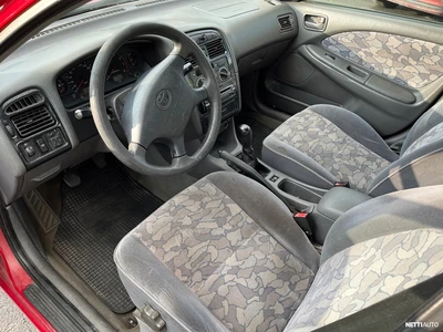 Toyota Avensis 1,6 Linea Terra 4d 1998, photo 2/11