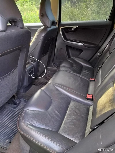 Volvo XC60 D5 AWD Summum aut 2012, kuva 7/10
