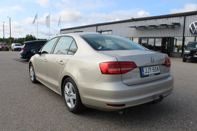 Volkswagen Jetta 2015, photo 3/10