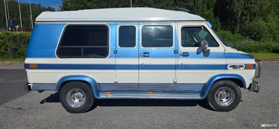 Chevrolet Chevy Van 6 henkilön paku 1990, photo 2/16
