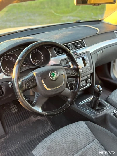 Skoda Superb 2012, kuva 2/6