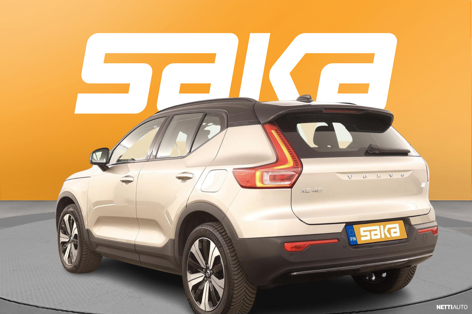Volvo XC40 2023, photo 2/6