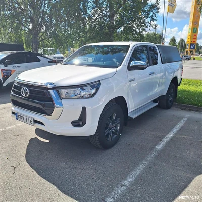 Toyota Hilux Extra Cab 4WD 2,4D Active 2023, photo 2/4