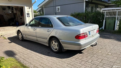 Mercedes-Benz E 200 2000, photo 4/9