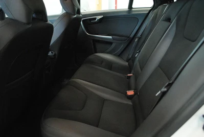 Volvo V60 D3 163hv Momentum aut 2012, photo 6/7