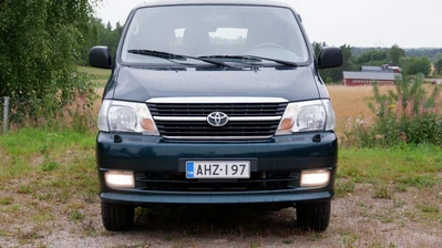 Toyota Hiace 2,5 D-4D 117 5ov 4WD pitkä 2009, kuva 5/20
