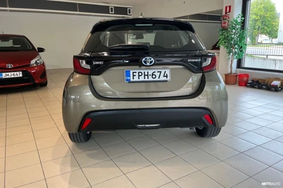 Toyota Yaris 1,5 Hybrid Active 2022, photo 4/10