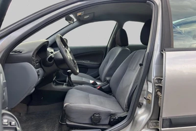 Nissan Almera 2005, kuva 6/11