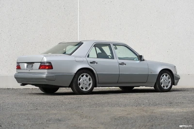 Mercedes-Benz E 500 1992, photo 4/19