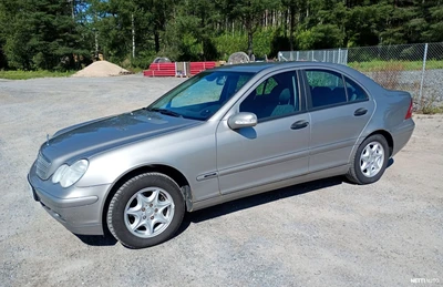 Mercedes-Benz C 200 CDI 2003, kuva 1/8