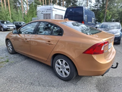 Volvo S60 2,0T Kinetic 2011, kuva 3/10