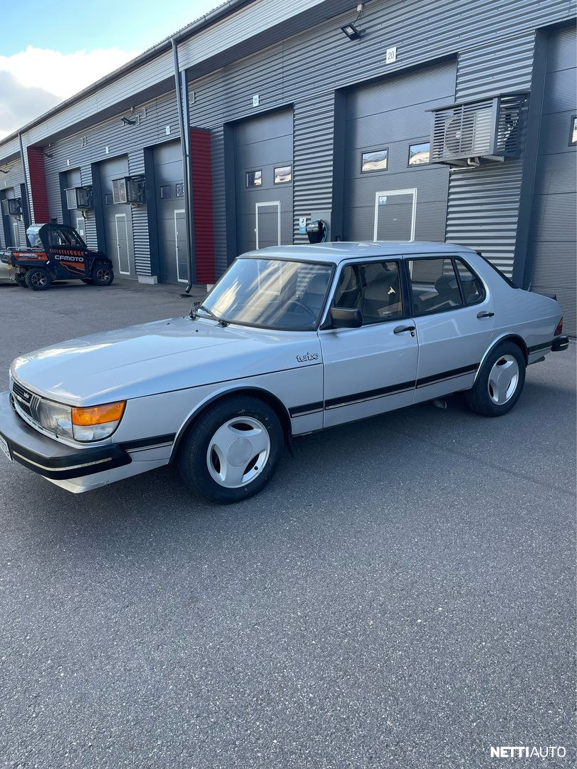 Saab 900