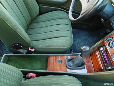 Mercedes-Benz 230 1985, photo 7/12