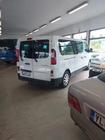 Renault Trafic Passenger 2016, photo 4/7