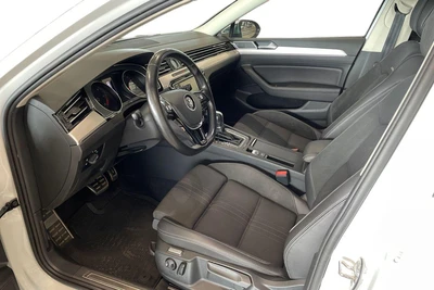 Volkswagen Passat 2017, photo 6/33