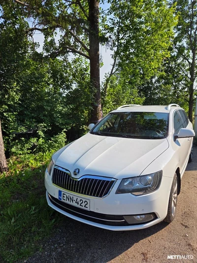 Skoda Superb 2015, photo 3/11