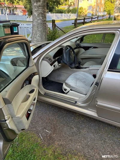 Mercedes-Benz E 200 2003, photo 4/5