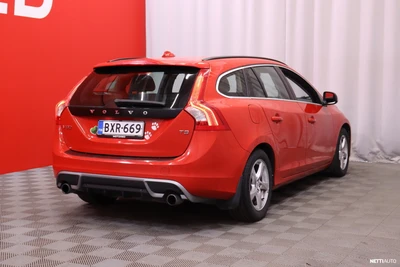 Volvo V60 T3 R-Design 2011, kuva 2/10