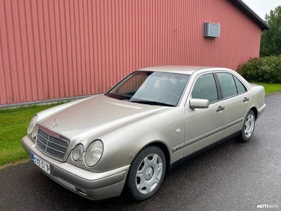 Mercedes-Benz E 200 1998, kuva 4/18