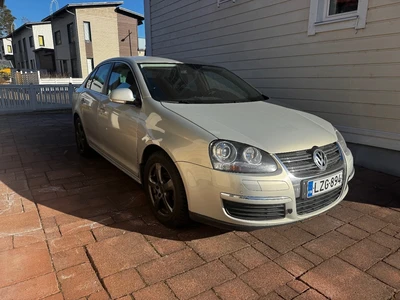 Volkswagen Jetta 2010, kuva 3/10
