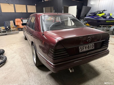 Mercedes-Benz 300 E 1992, kuva 5/6