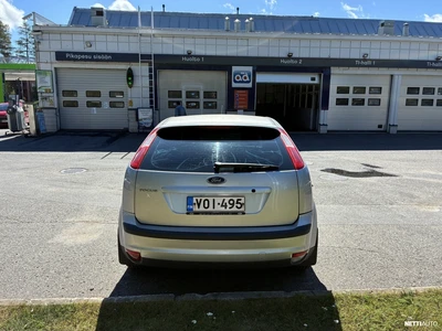 Ford Focus Hatchback 1.6 2006, photo 6/13