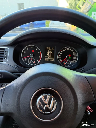 Volkswagen Jetta 2012, photo 6/10