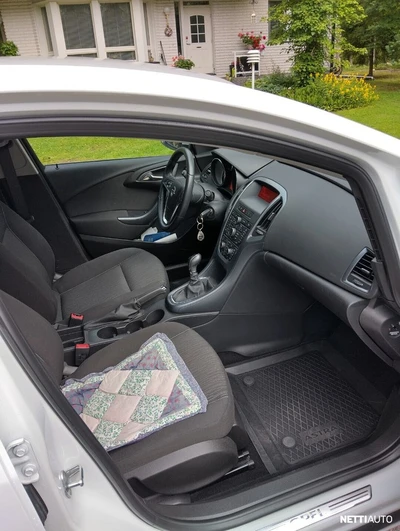 Opel Astra 2013, kuva 3/12