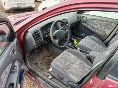 Toyota Avensis 1998, kuva 3/5