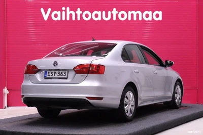 Volkswagen Jetta 2012, kuva 3/10